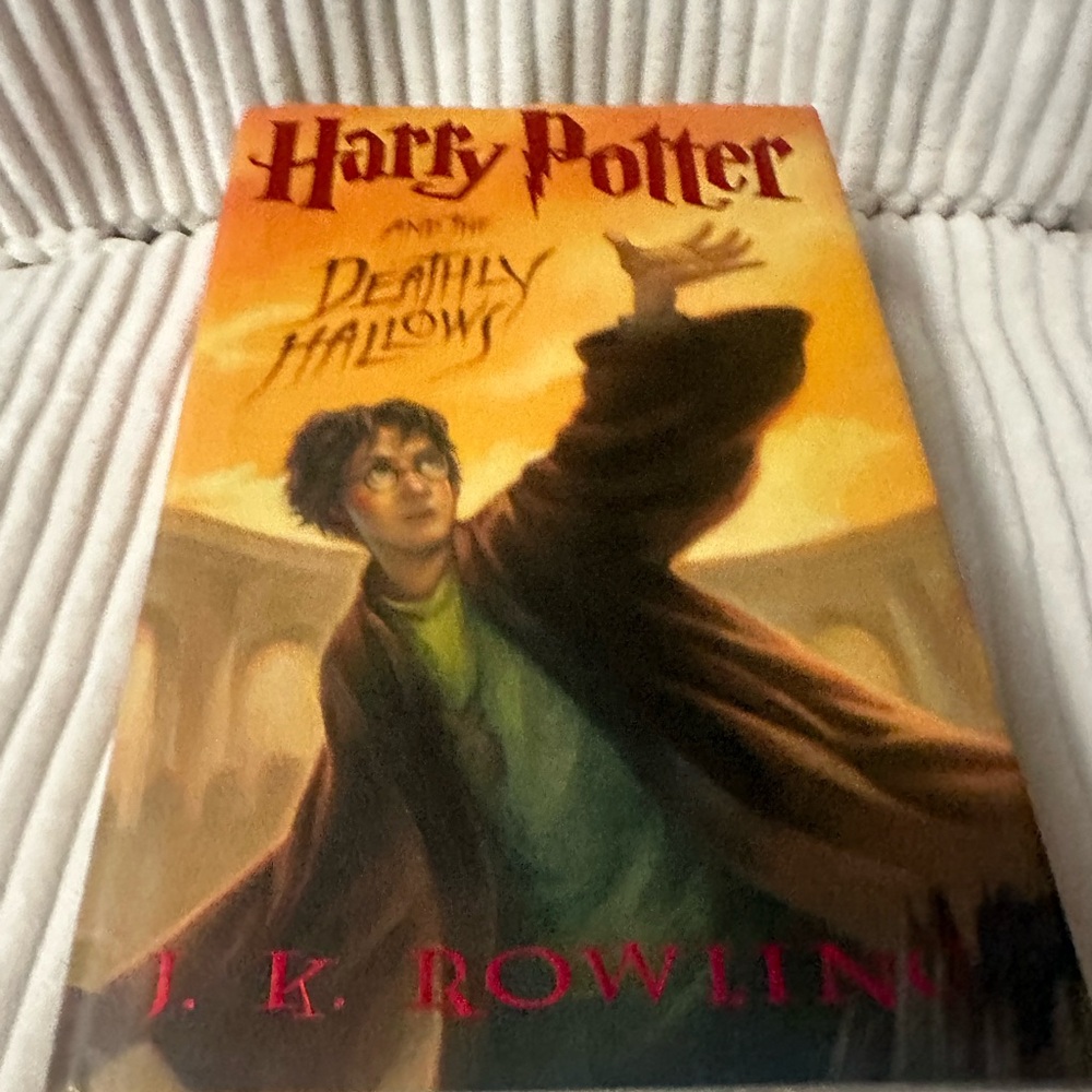 Harry Potter and the Deathly Hallows Book 1st American Edition ✨✨✨✨✨✨✨✨✨😁😁😁😁